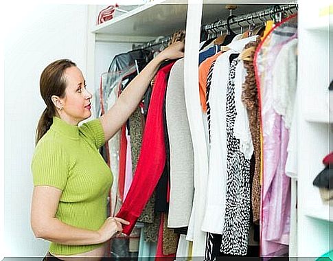 10 tips for organizing clothes in the closet