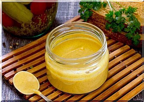 Low-calorie sauces: honey and vinegar sauce