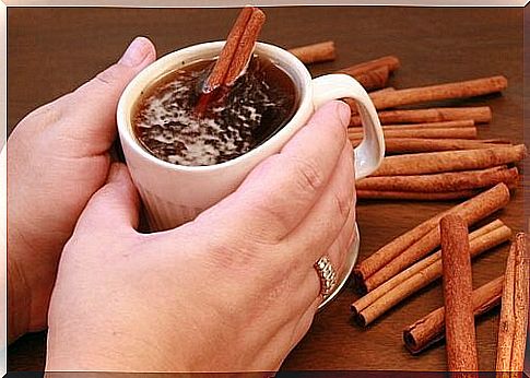 Black tea with cinnamon and honey