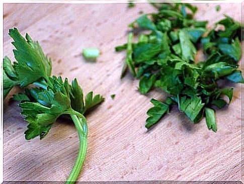 Vitamin with parsley to control cholesterol