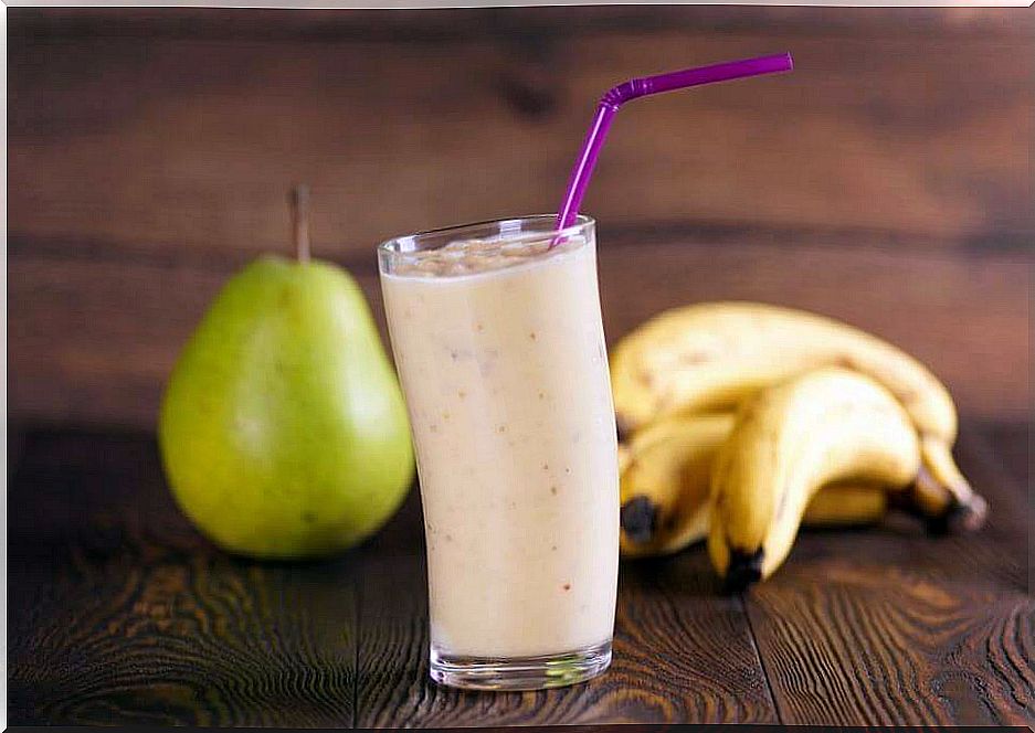 Pear and banana smoothie