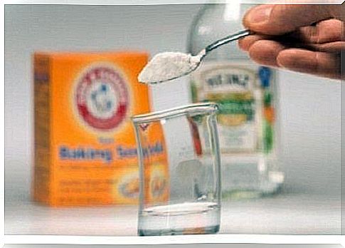 Baking soda and vinegar help to get rid of the bad smell in your clothes