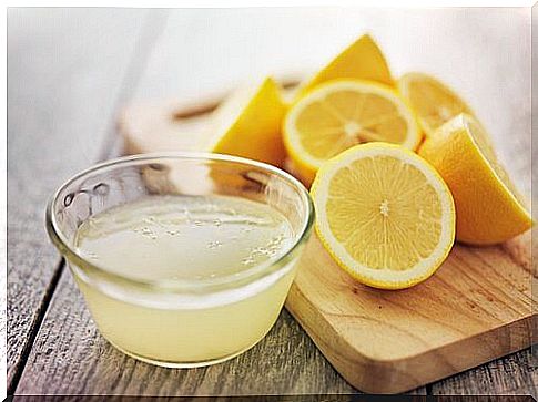 Lemon and salt mixture helps to get rid of the bad smell in your clothes