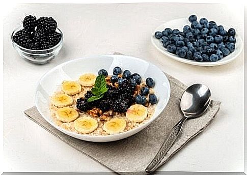 Breakfast with red fruits and bananas